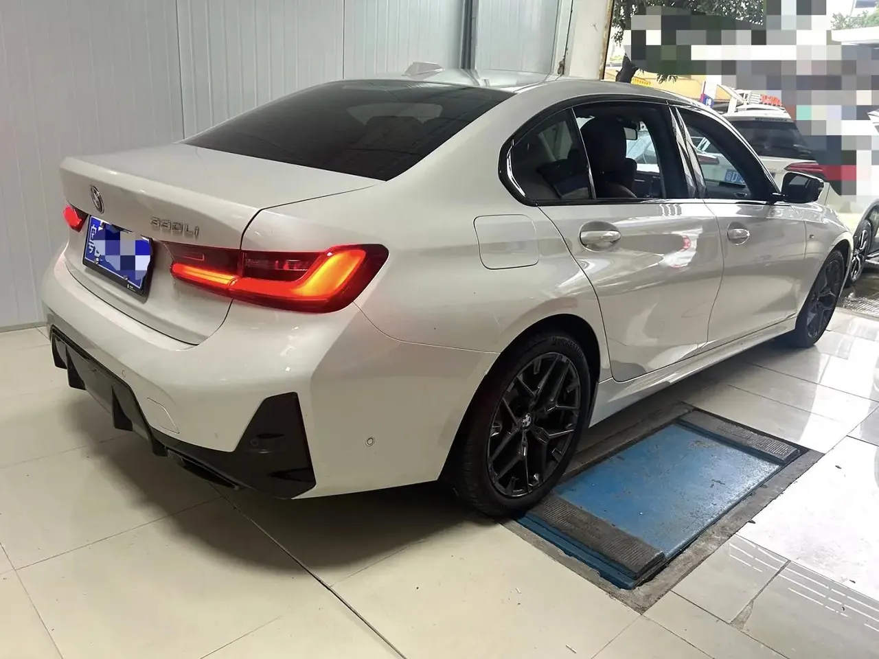 BMW 3 Series 2025 model 330Li 2.0T M Sport Night Edition with automatic transmission 3