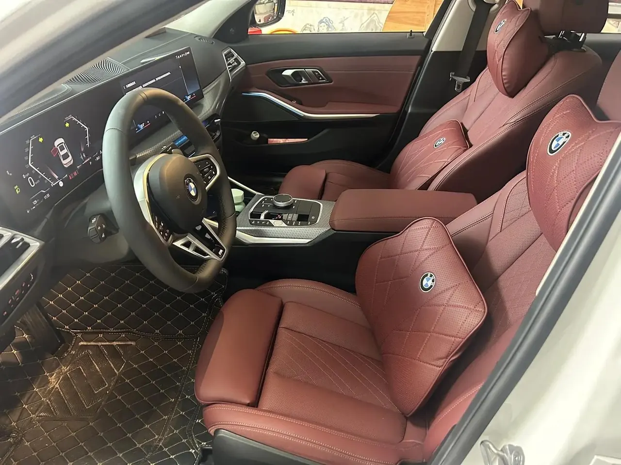 BMW 3 Series 2025 model 330Li 2.0T M Sport Night Edition with automatic transmission 6