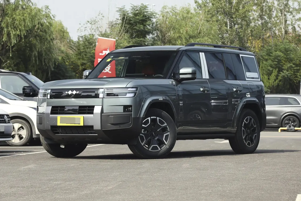 Open image lightbox: FangChengBao 2025 Titanium 7 1.5T Stepless 200KM Two-Drive Max Edition Automatic Gear