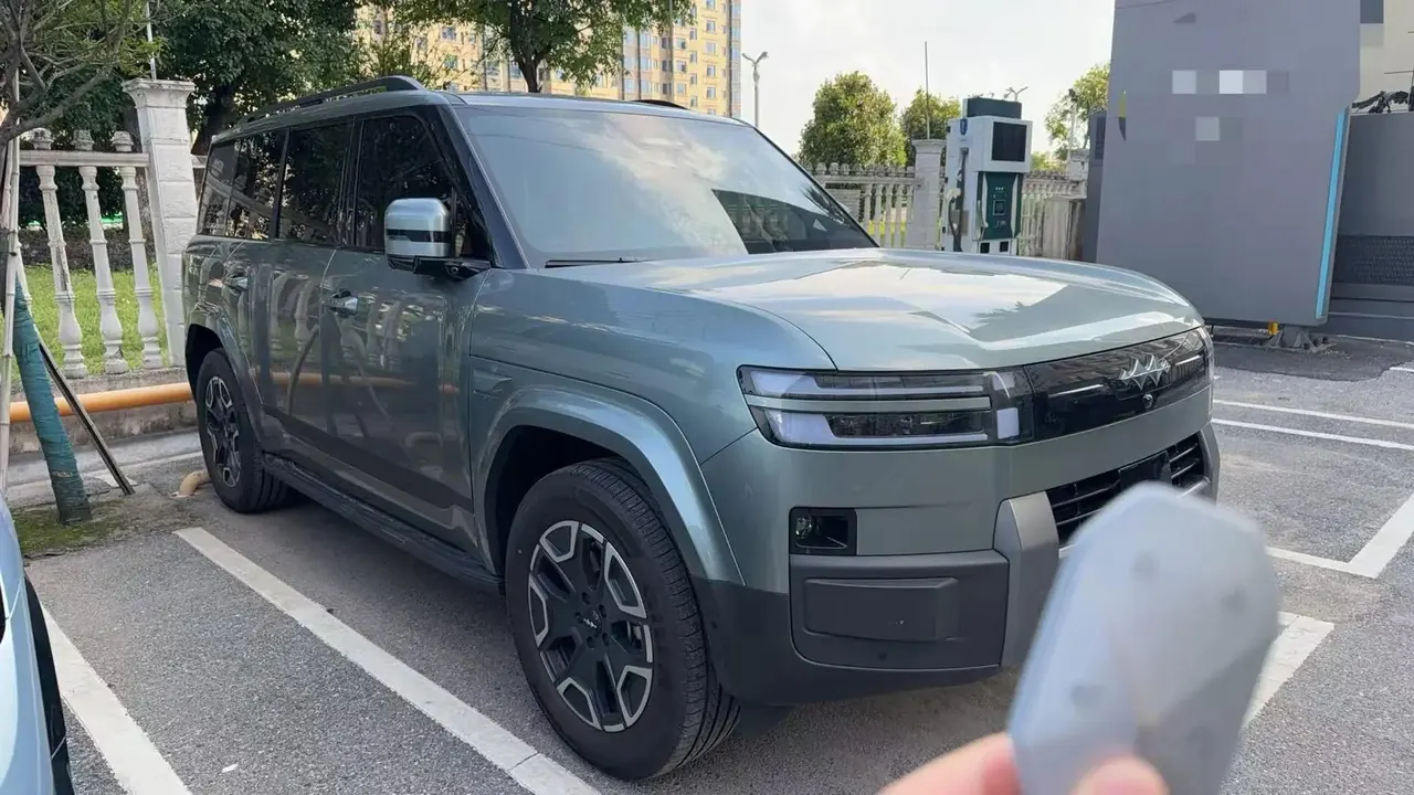 FangChengBao 2025 Titanium 7 1.5T Stepless 200KM Two-Drive Max Edition Automatic Gear 4