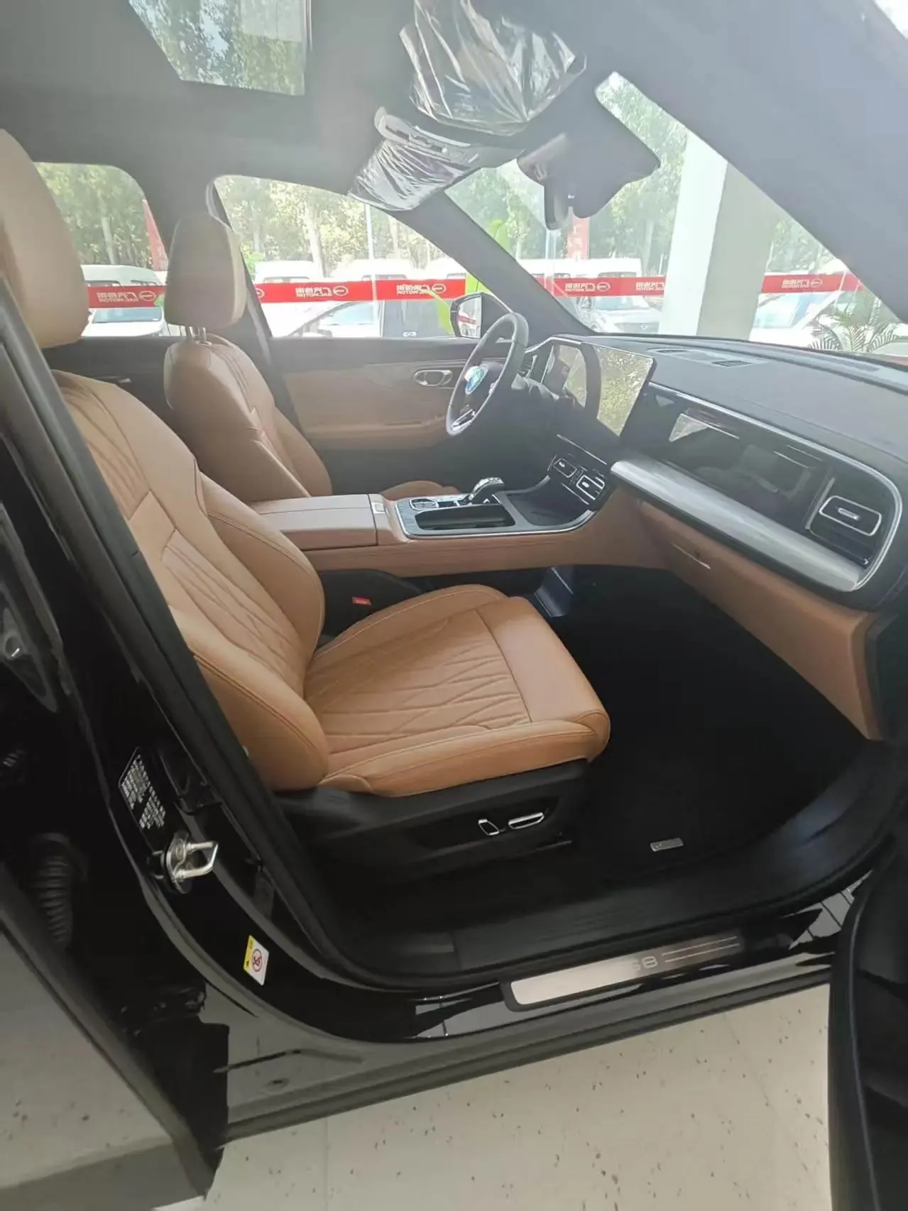 GAC Trumpchi 2025 GS8 2.0T GDI Flagship Series, Two-Wheel Drive Luxury 5-Seater, Automatic Transmission 3