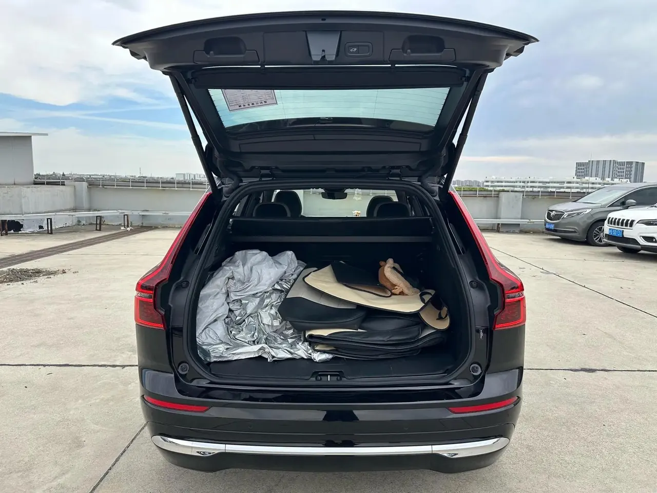 Volvo 2026 XC60 48V 2.0T B5 4-wheel-drive Zhiyi Deluxe Edition Automatic Gear 5