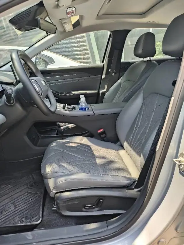 Geely Galaxy 2025 L6 EM-i 1.5 140km Starship Edition Automatic Gear 2
