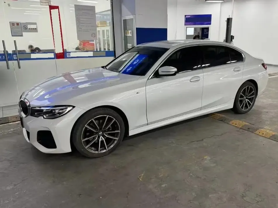 BMW 3 Series 2021 Change 2 320Li M Sports Suit 3