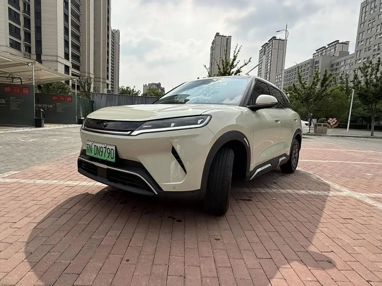 Открыть галерею: BYD 2025 Yuan UP 301KM Pilot Automatic Gear