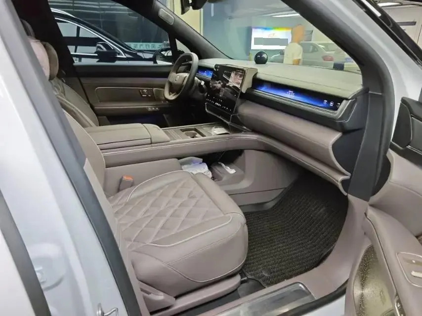 NIO 2026 ES8 6‑Seater Executive Luxury Edition Automatic Transmission 4