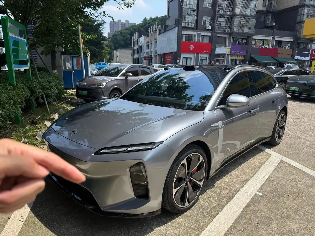 Open image lightbox: NIO 2025 ET5T Shadow Set Limited Edition 100kWh Touring Automatic