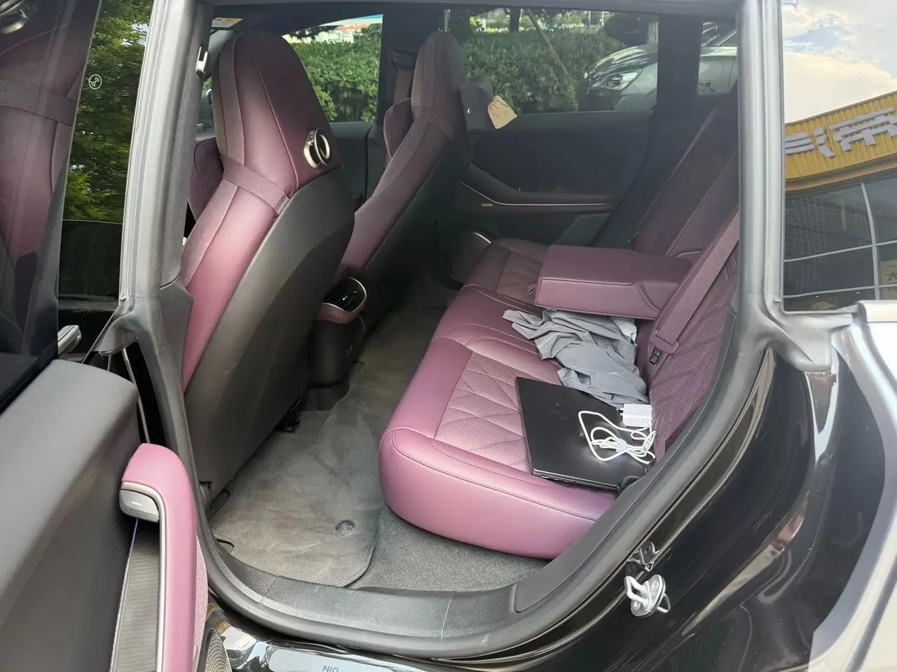 NIO 2025 ET5T Shadow Set Limited Edition 100kWh Touring Automatic 3
