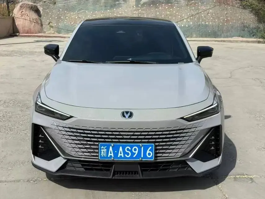 ChangAn 2023 UNI-V 1.5T honorable automatic gear 2