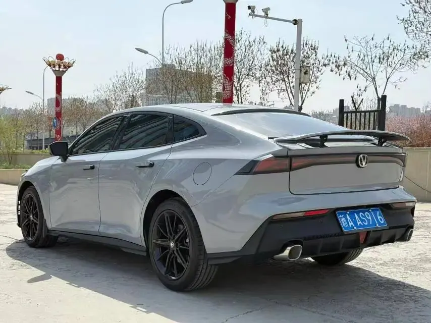 ChangAn 2023 UNI-V 1.5T honorable automatic gear 6