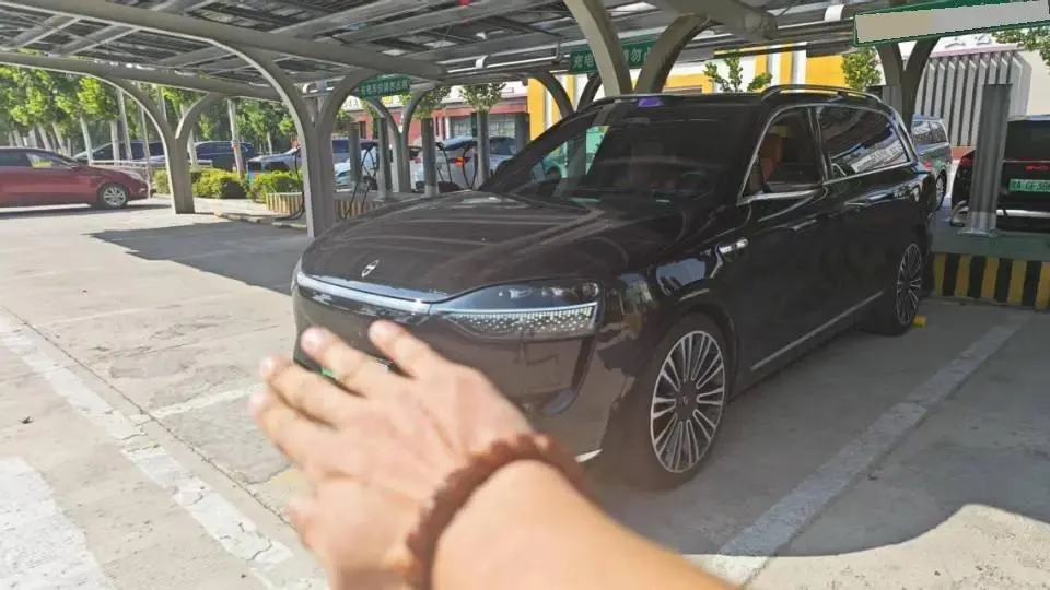 打开图片灯箱：AITO M9 2024 Range-Extended Ultra Version 52kWh