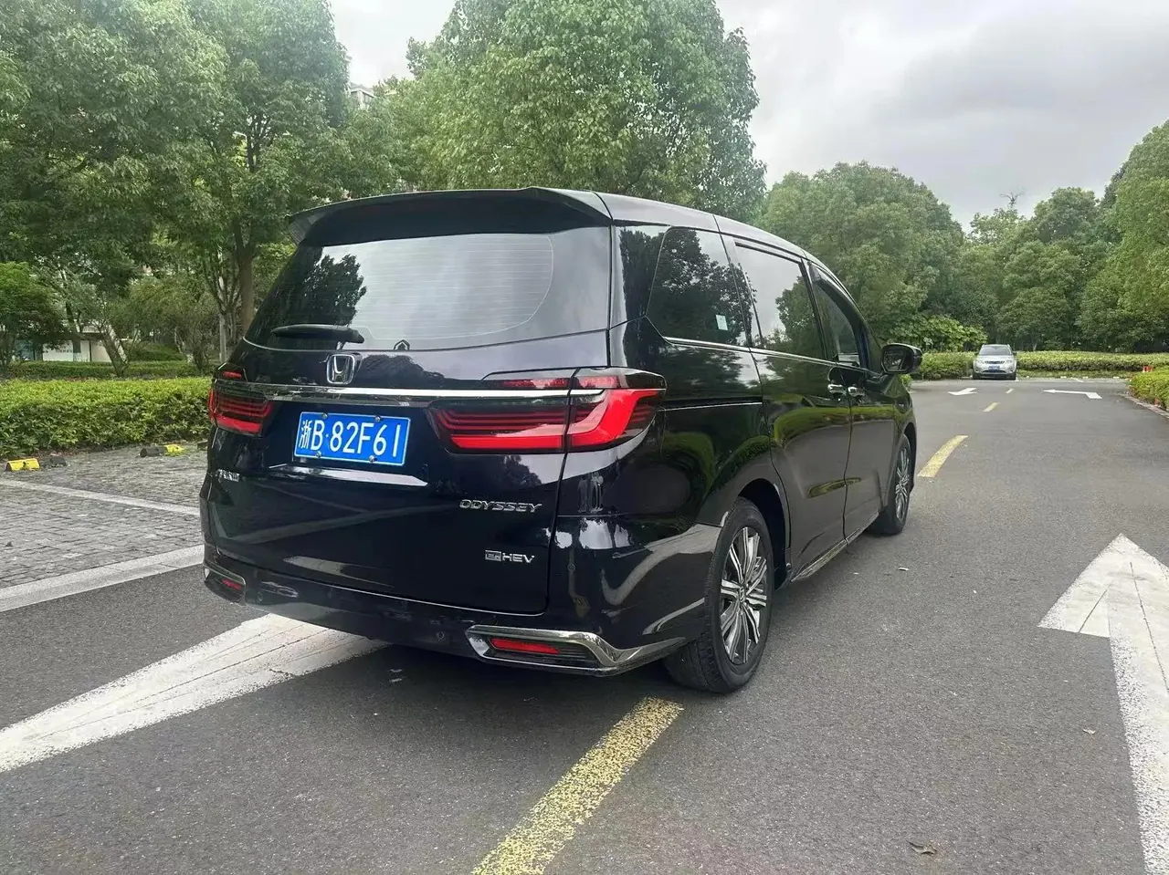 Honda 2024 Odyssey Hybrid 2.0 CVT Elite Touring Automatic 3