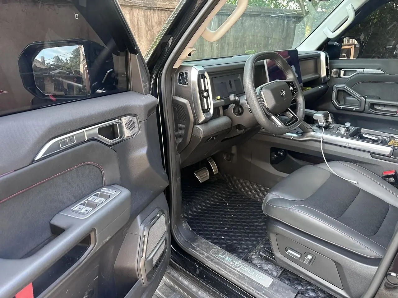 Jetour Traveler 2023 2.0T Four-wheel Drive Through PRO 4