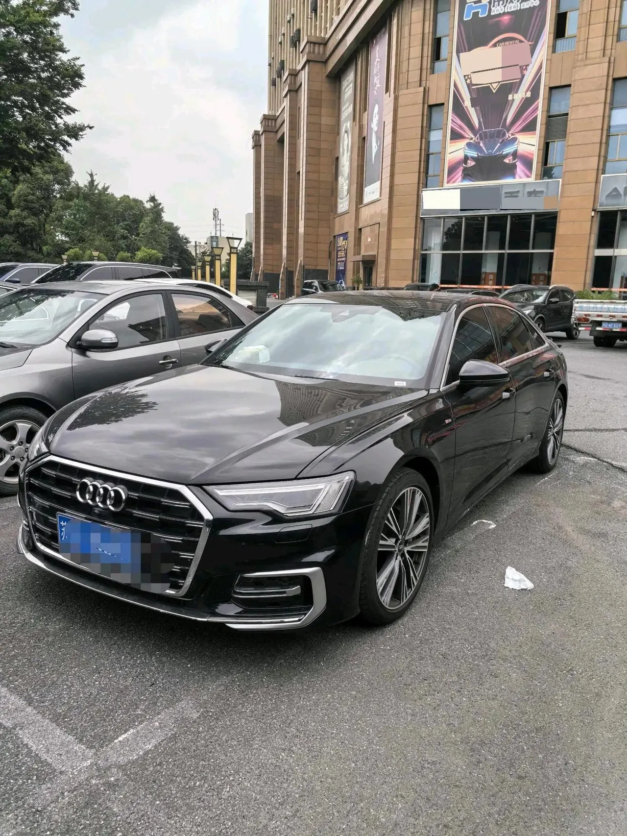 Открыть галерею: Audi 2025 A6L 2.0TFSI 45TFSI Prestige Dynamic Model (Restyled) Automatic