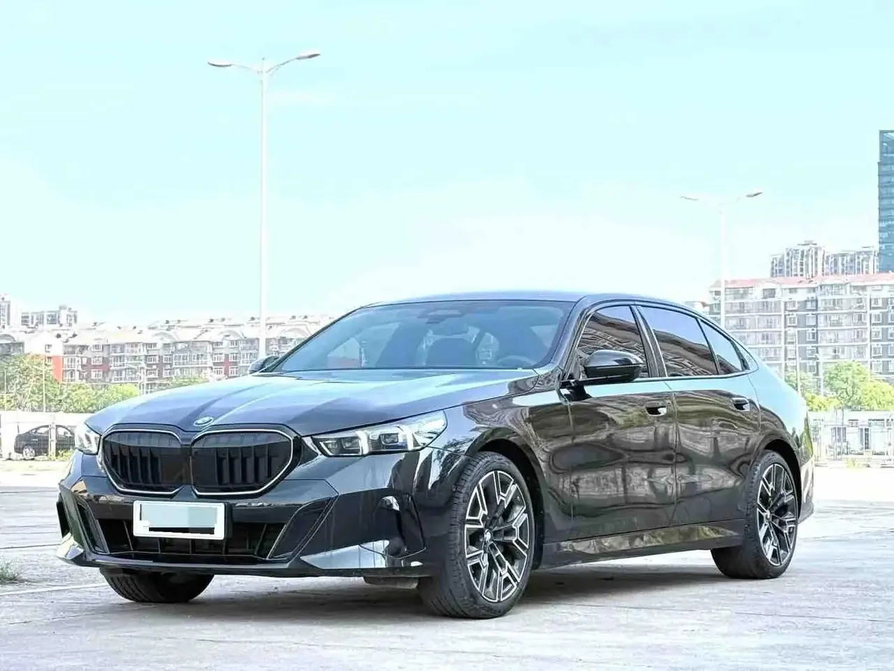Open image lightbox: BMW 5 Series 2025 Model 530Li 48V 2.0T Luxury Version M Sport Package Automatic