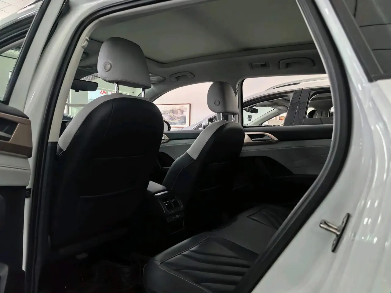 Volkswagen 2024 Tuyue 1.5TSI 300TSI Two-Drive Full Moon Edition Automatic Gear 5
