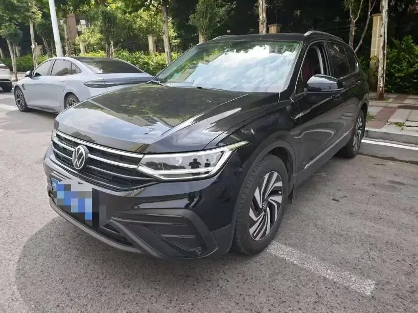 Open image lightbox: Volkswagen 2024 Tiguan L 1.5TSI 300TSI Two-Drive Longteng Edition Automatic Gear