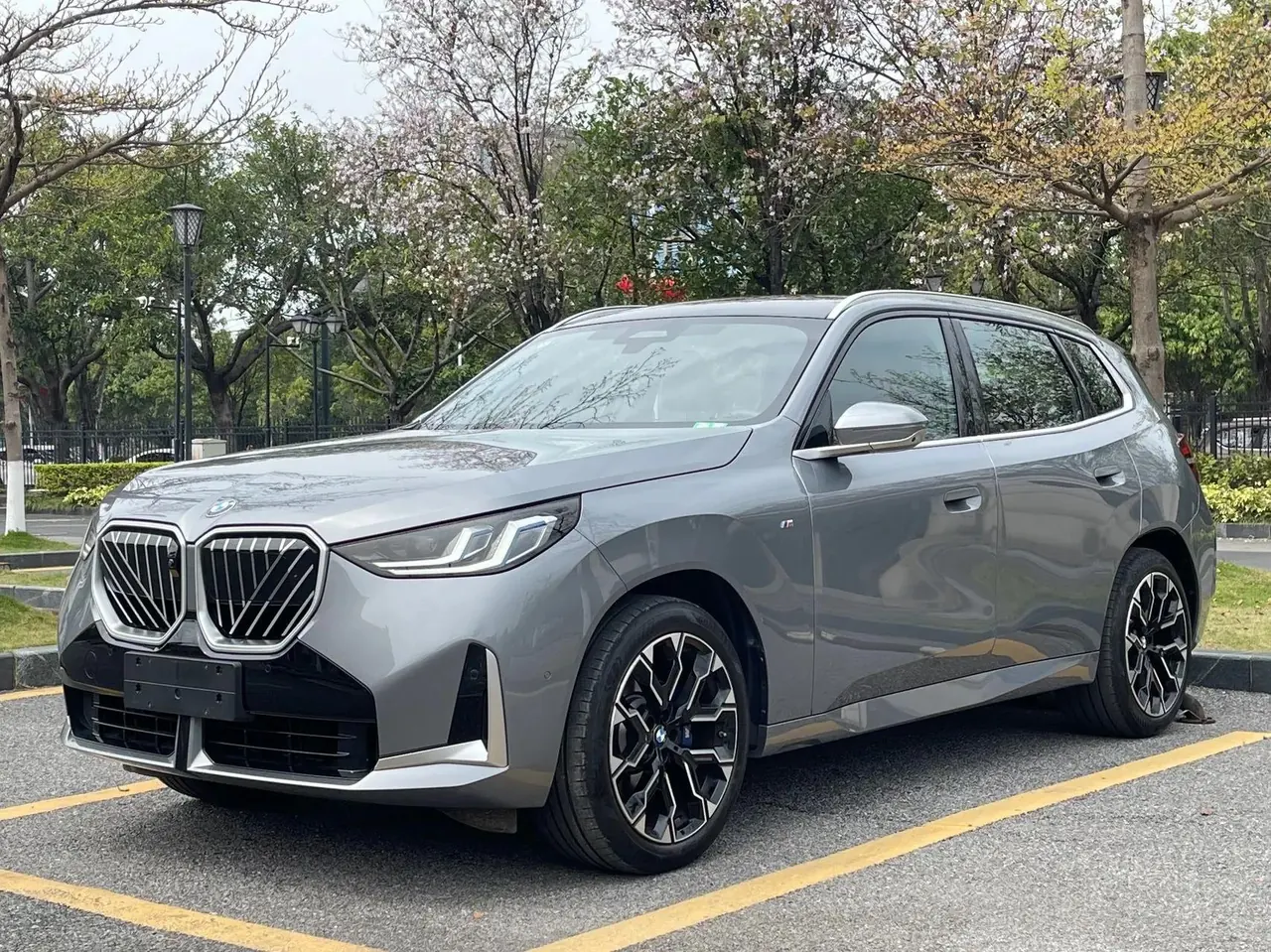Open image lightbox: BMW 2025 X3 xDrive30L 2.0T Luxury Model M Sport Package Automatic