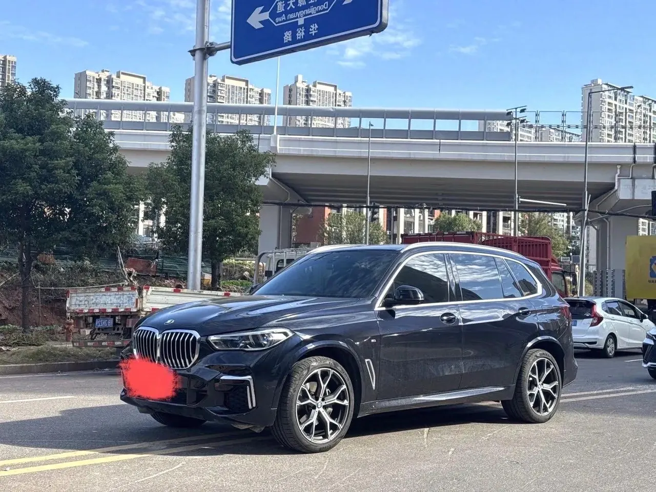 Открыть галерею: BMW X5 2022 model change xDrive 40Li M sports package