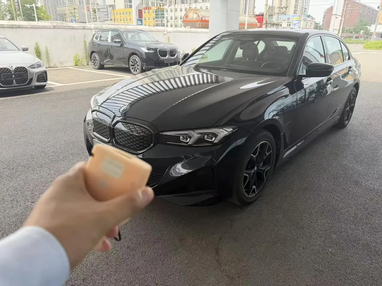 打开图片灯箱：BMW 2025 i3 eDrive 40 L obsidian night suit automatic gear