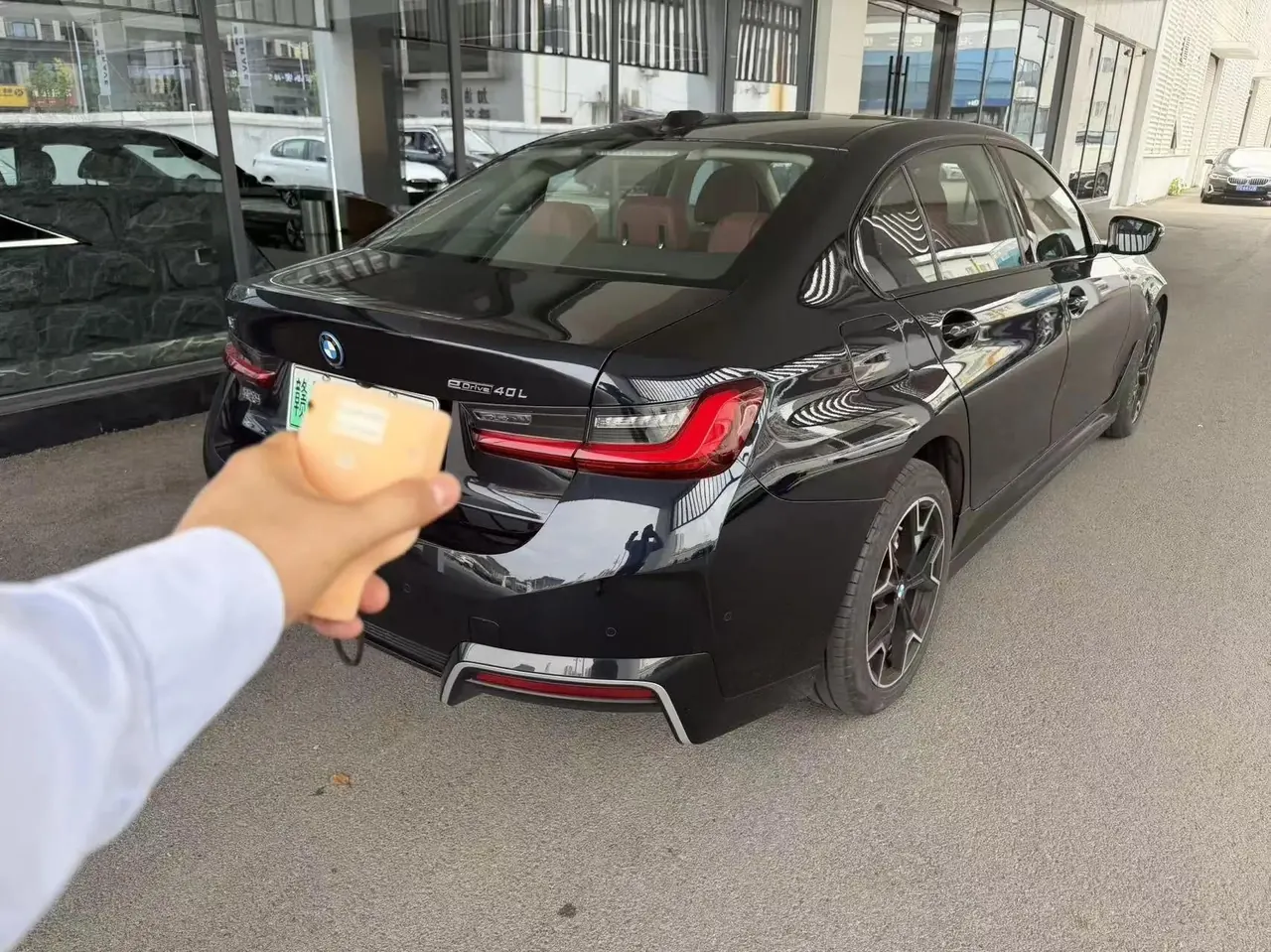 BMW 2025 i3 eDrive 40 L obsidian night suit automatic gear 5