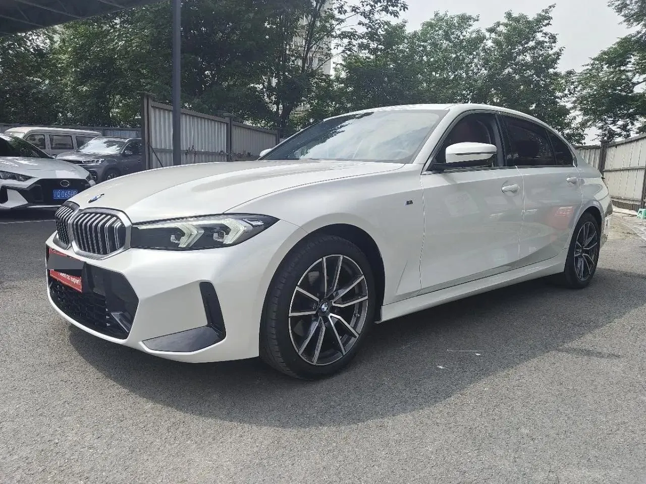 Открыть галерею: BMW 3 Series 2023 model 320Li M Sport Package