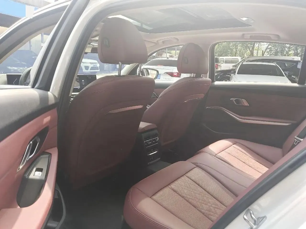 BMW 3 Series 2023 model 320Li M Sport Package 3