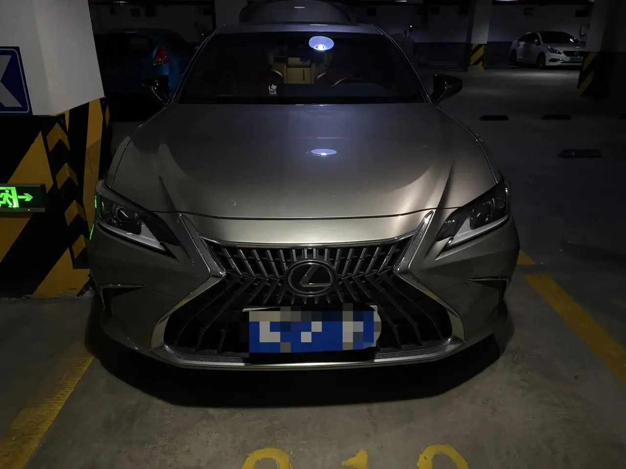 Lexus ES 2023 model 200 Premium Edition 2