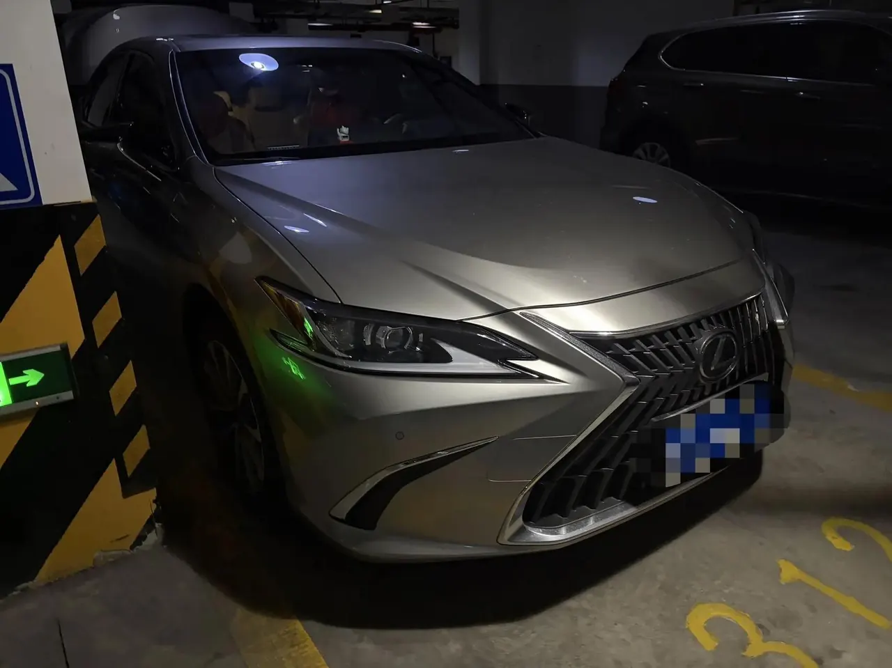 Lexus ES 2023 model 200 Premium Edition 3