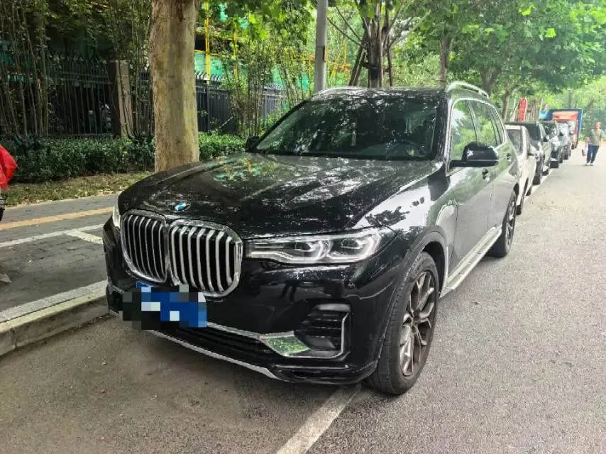 Open image lightbox: BMW X7 2022 xDrive40i Leading Luxury Suit