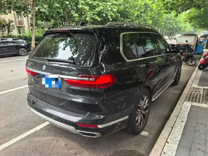 BMW X7 2022 xDrive40i Leading Luxury Suit 4