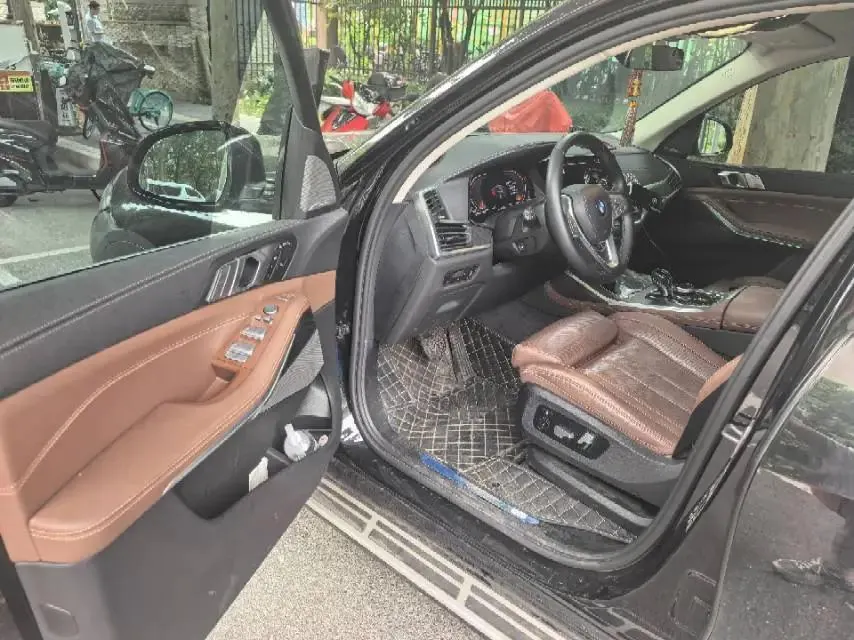 BMW X7 2022 xDrive40i Leading Luxury Suit 6