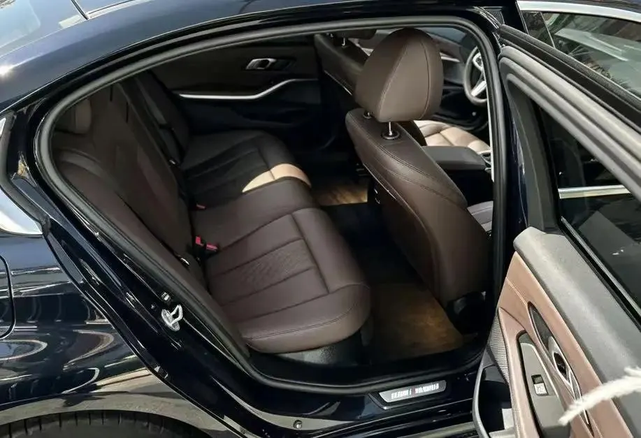 BMW 3 Series 2023 model 320Li M Sport Package 6