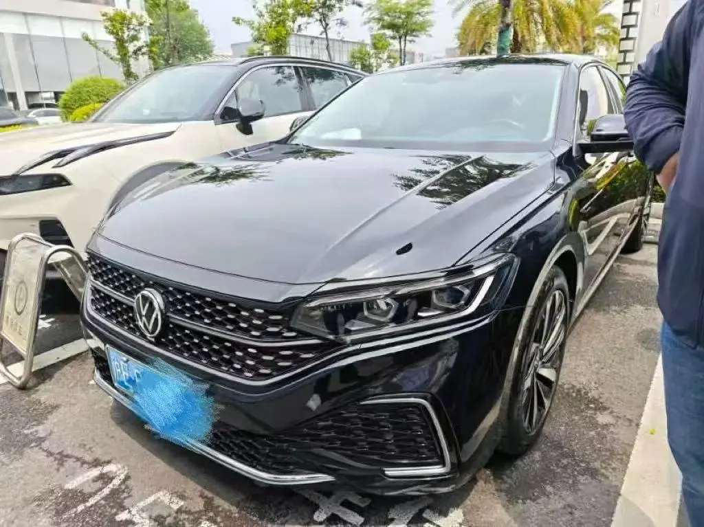 Open image lightbox: Passat 2023 330TSI Star Deluxe Edition