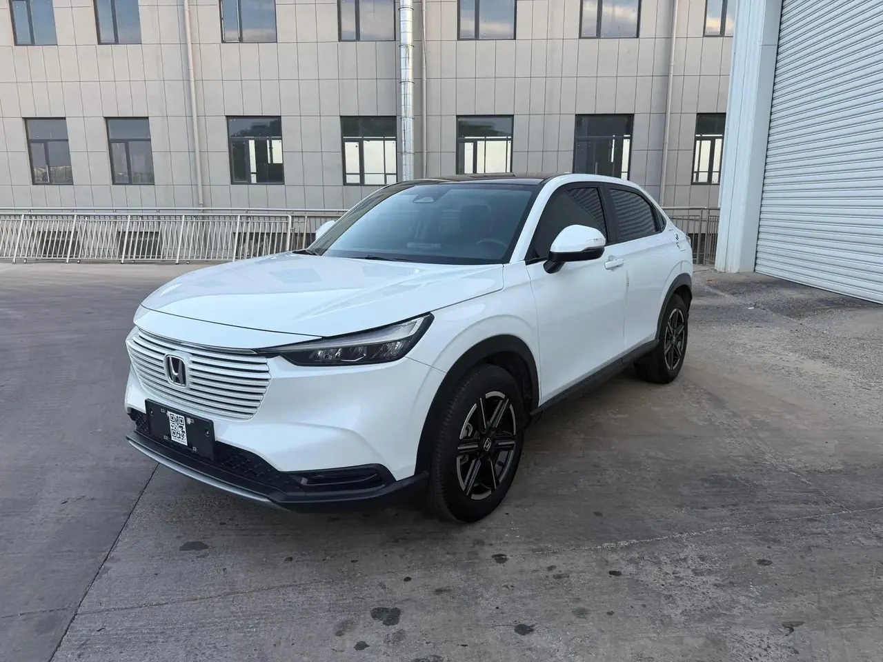 Open image lightbox: Vezel 2023, 1.5L CVT Mid-Grade Model