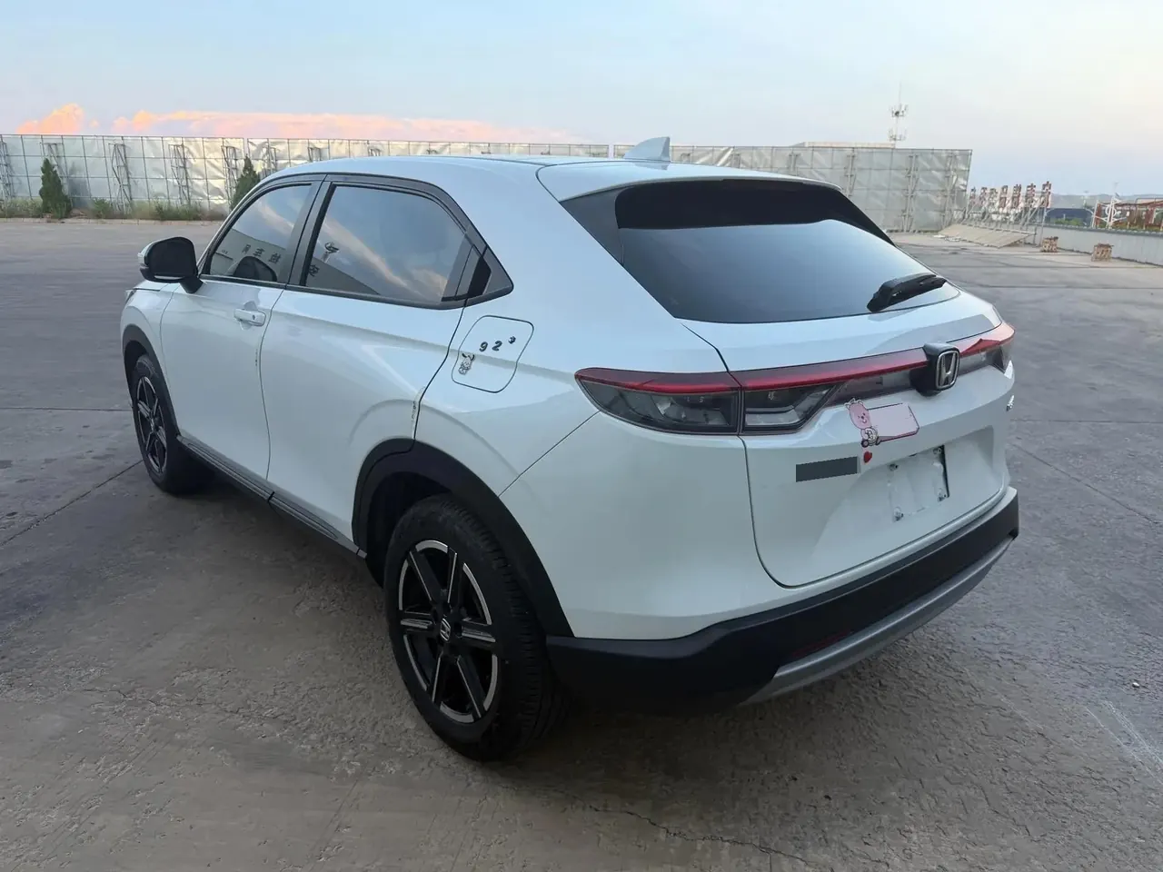 Vezel 2023, 1.5L CVT Mid-Grade Model 4