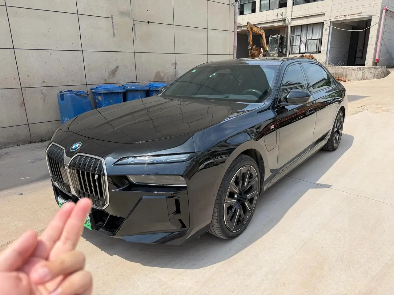 BMW i7 (Imported) 2023 i7 eDrive50L Enjoy M Sports Suit Automatic Gear - View 1