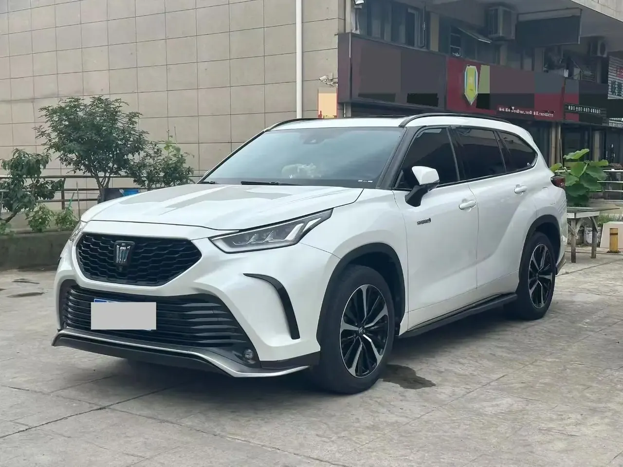 Crown Landfang 2022 2.5L HEV Four-Wheel-Drive Prestige Edition - View 1