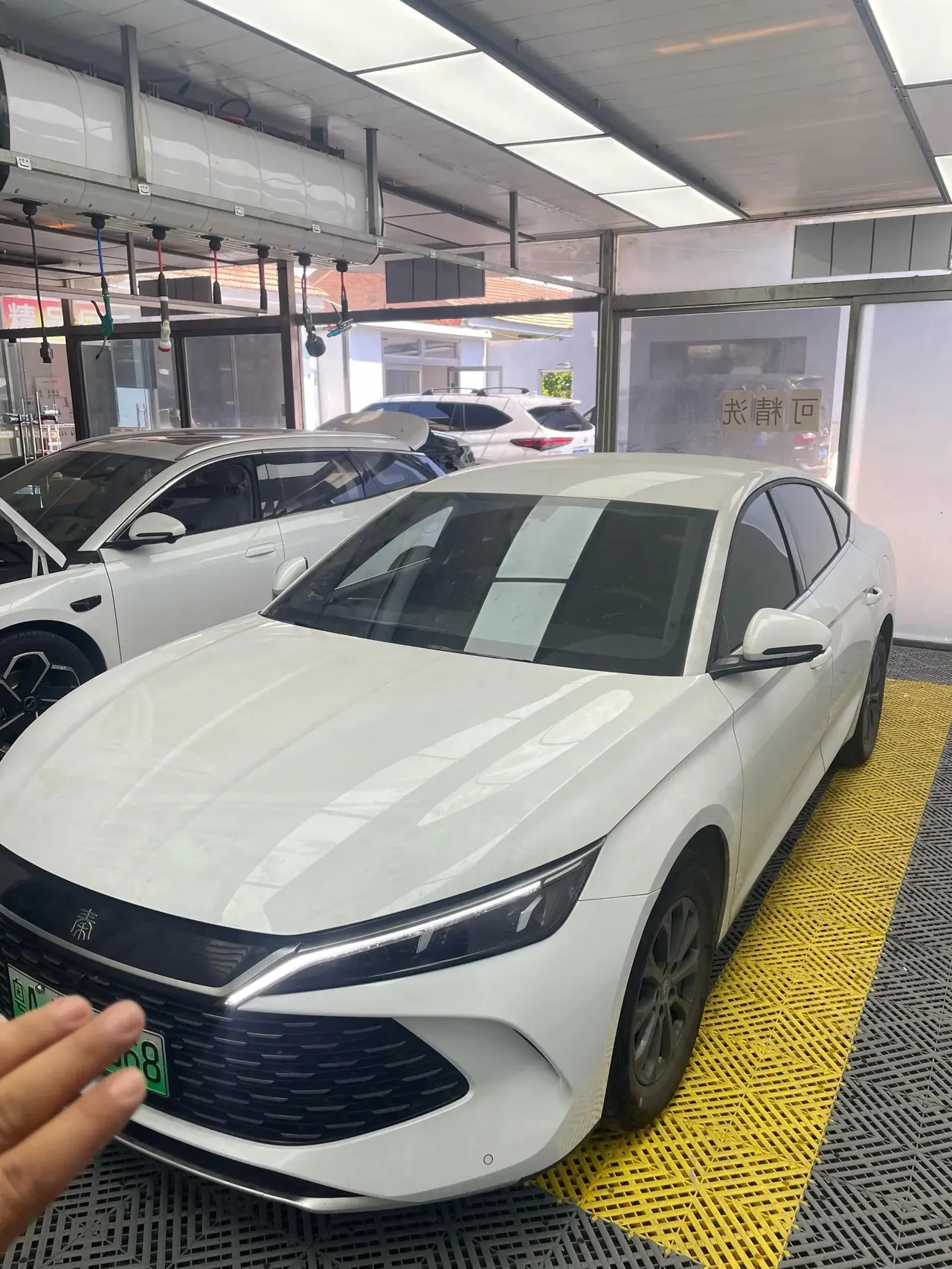 BYD 2026 Qin L DM-i 1.5 CVT 128km Entry-Level Automatic - View 1