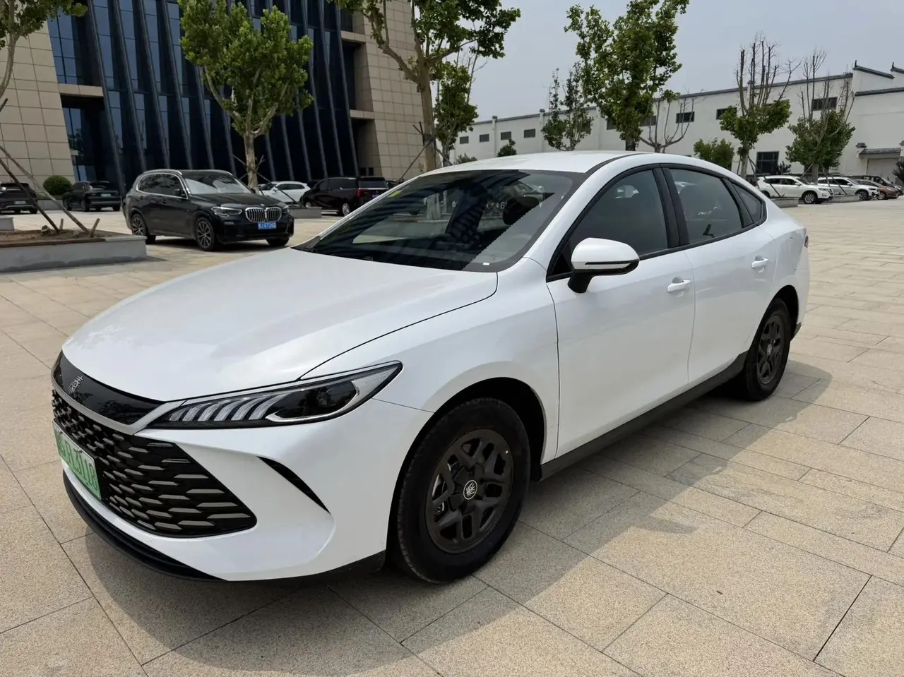 BYD 2026 Qin L DM-i 1.5 stepless 128KM leading automatic gear - View 1