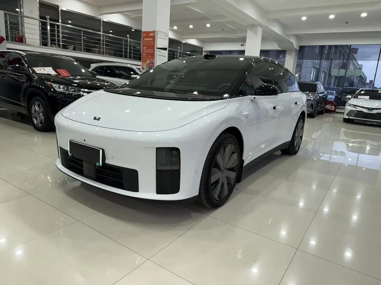 Li i6 2025 model, four-wheel-drive base version - View 1