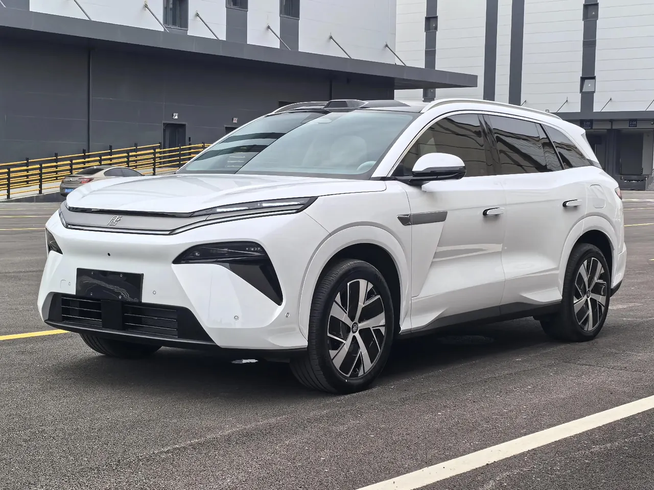 Tang L 2025 EV 670KM Laser Radar Premium - View 1