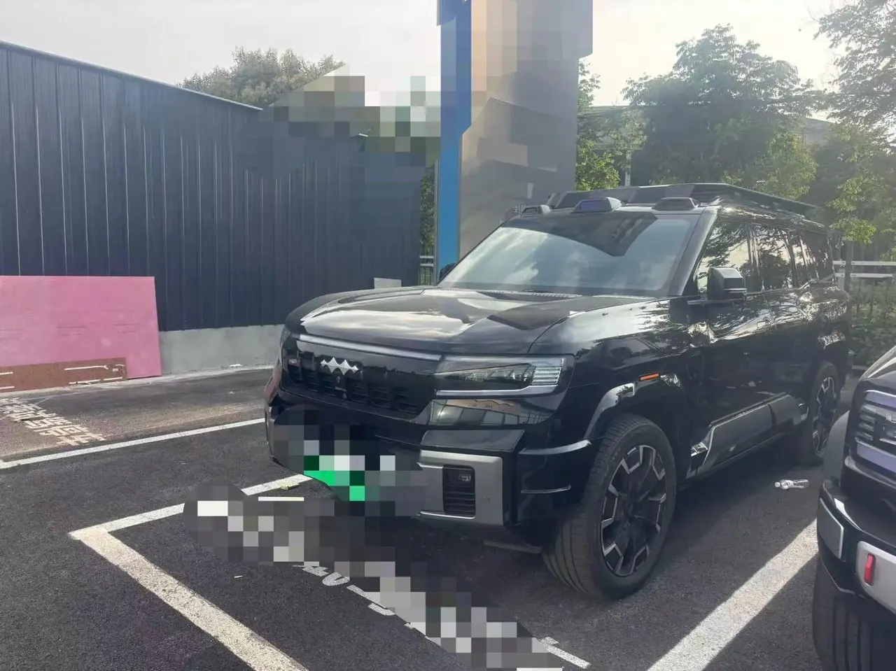 FangChengBao 2025 Leopard 8 2.0T CVT Smart & Brave Flagship 7-Seater Automatic - View 1