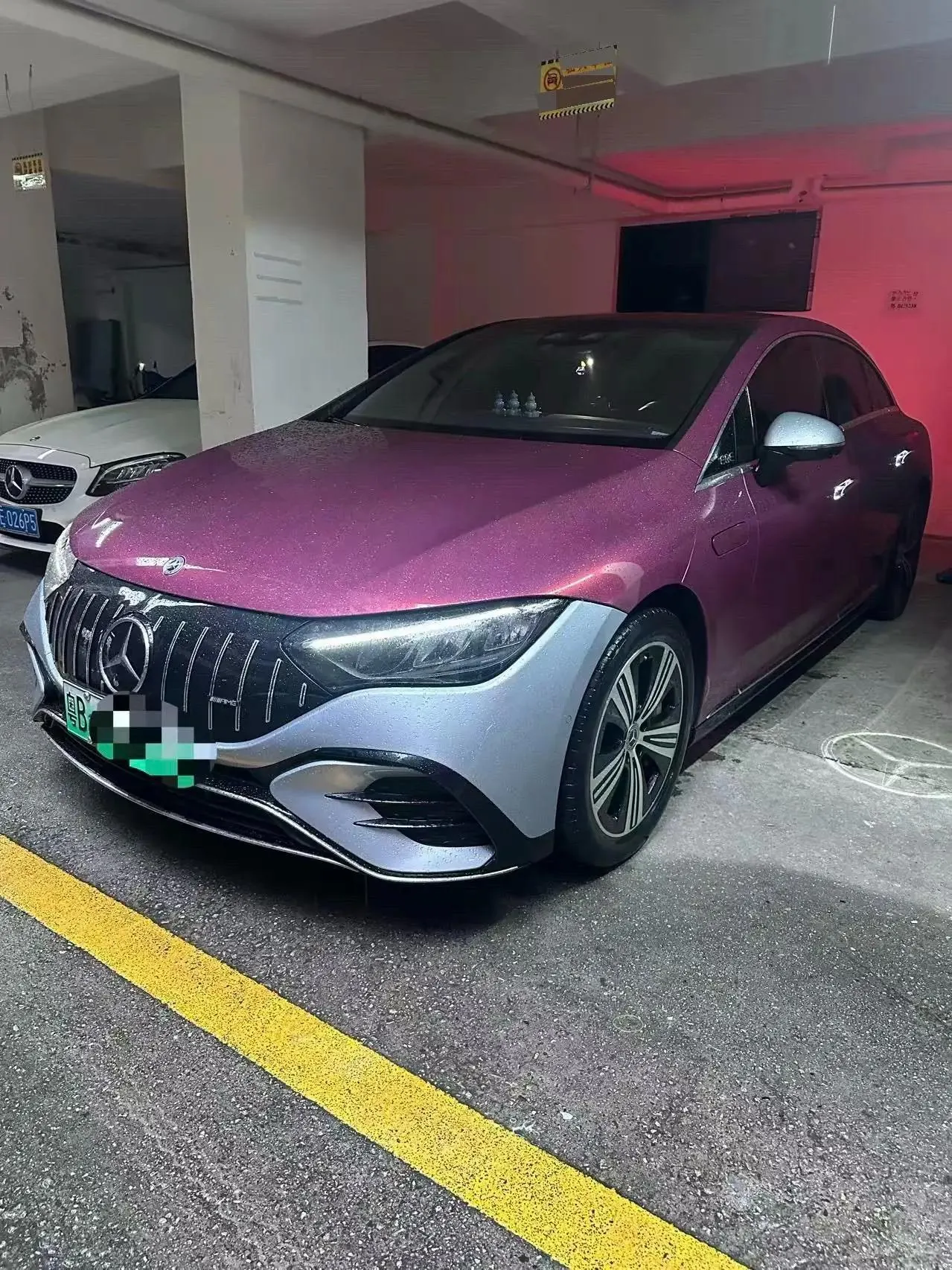 Mercedes Benz EQE 2022 350 Deluxe Edition - View 1