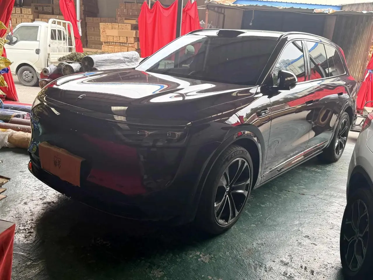 AITO M8 2025 extended range Max version 53.4kWh 6-seat version - View 1
