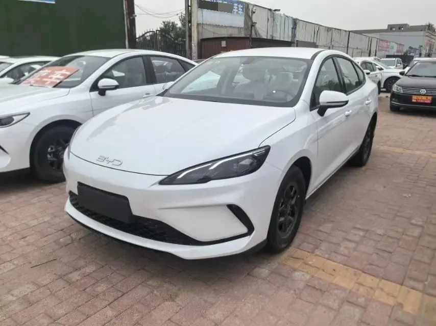Seal 05 DM-i 2026 DM-i 128KM luxury model - View 1