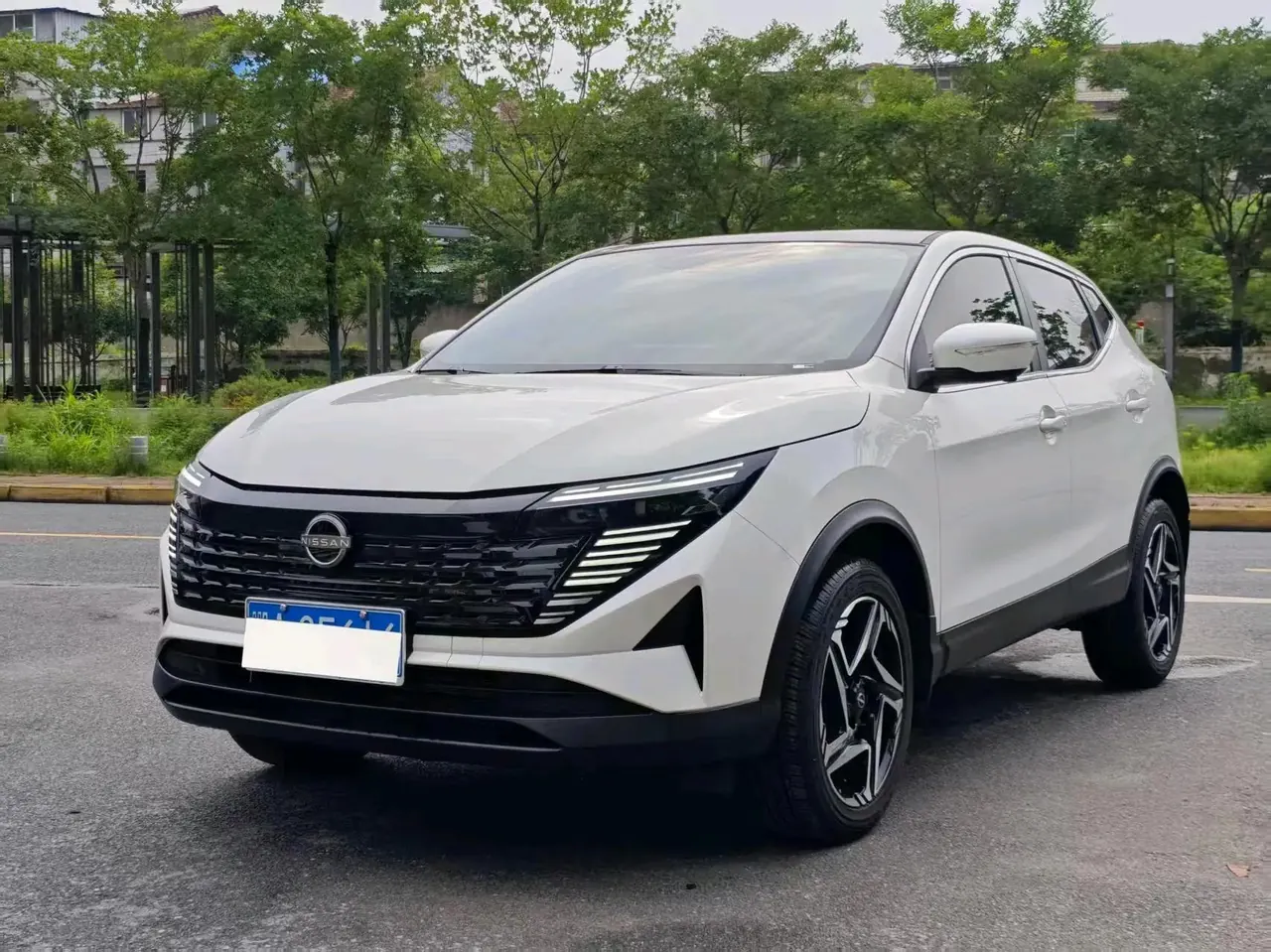 Nissan 2025 Qashqai Honor 2.0 CVT Honor XV Advanced Edition Automatic - View 1
