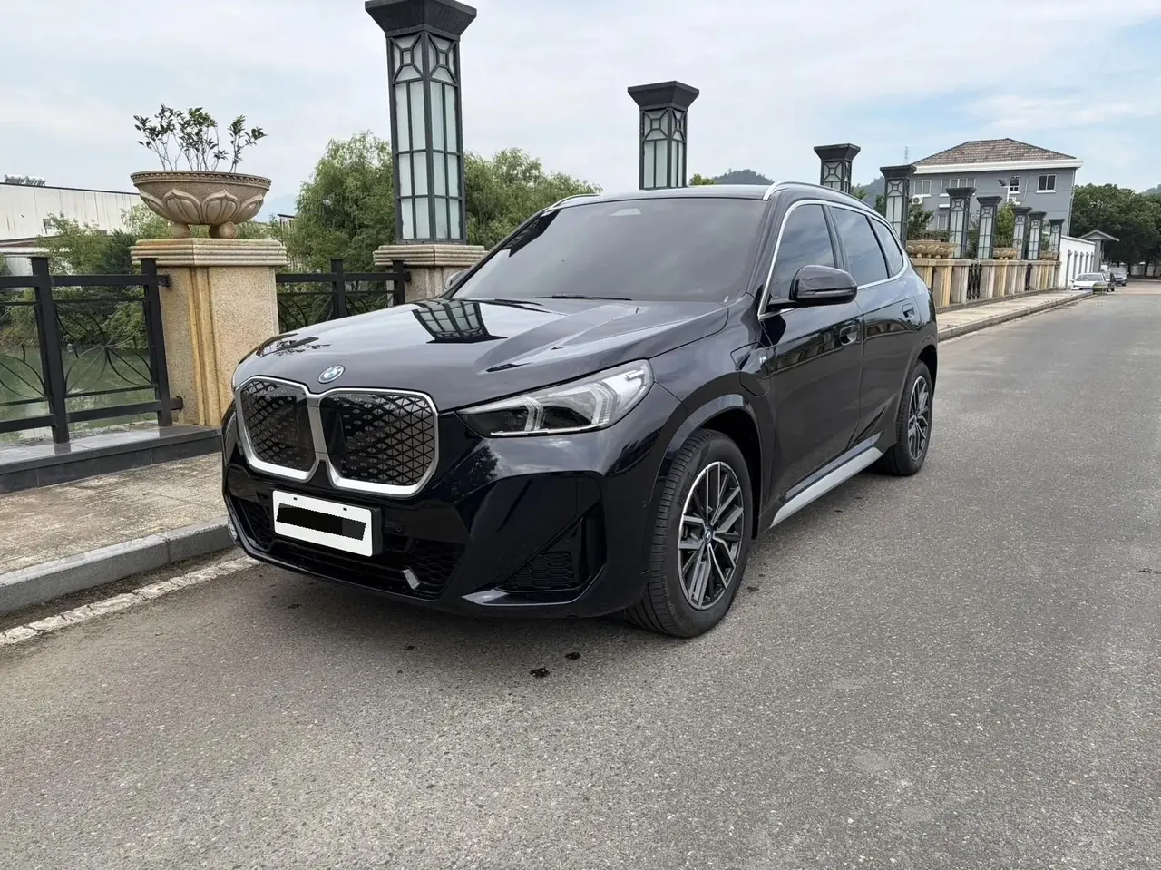 BMW 2025 iX1 eDrive25L eDrive25L M Sport Package Automatic - View 1