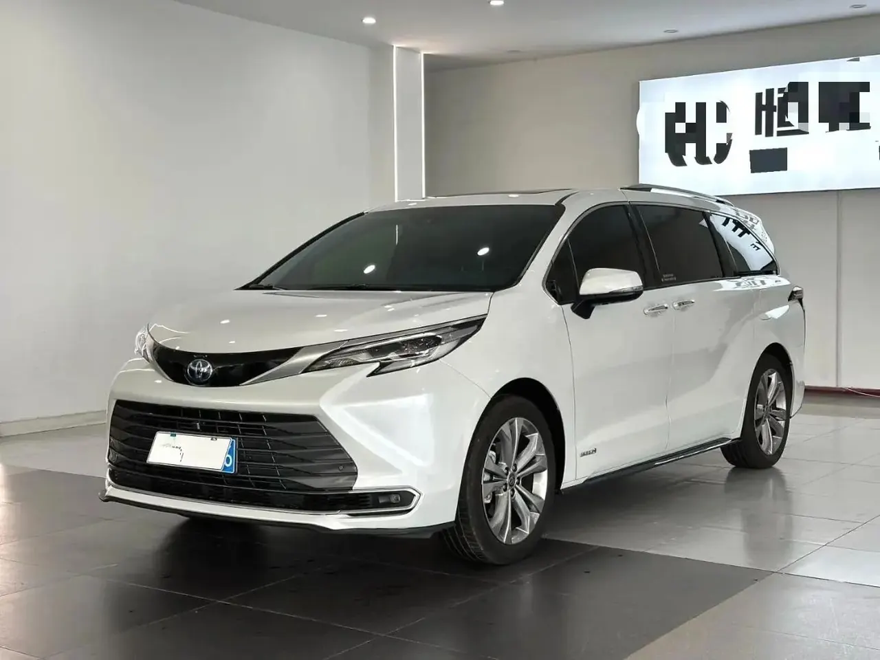 Toyota 2023 Sienna 2.5 CVT Prestige Automatic - View 1