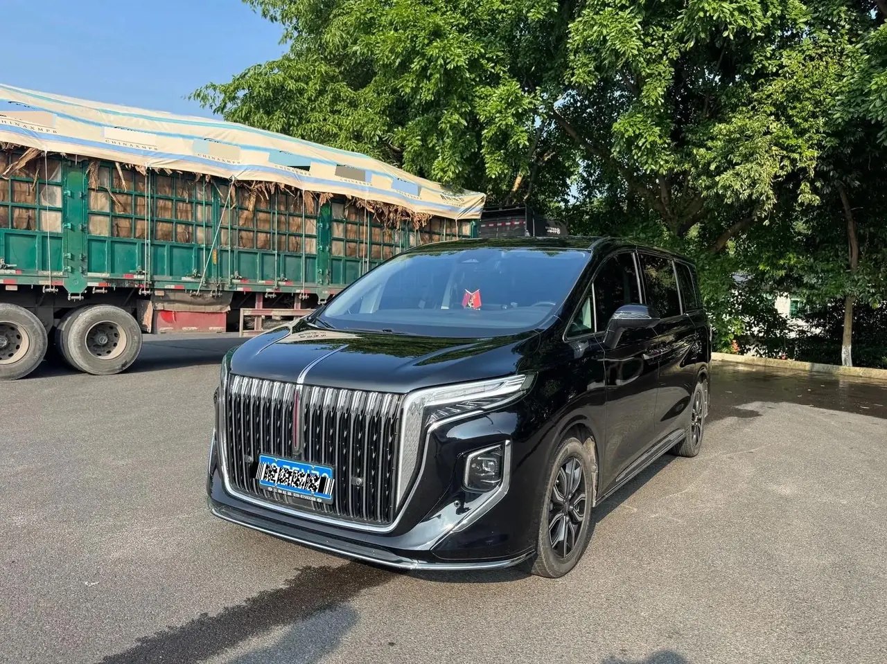 HongQi HQ9 2023 2.0T Zhilian Flag Edition - View 1